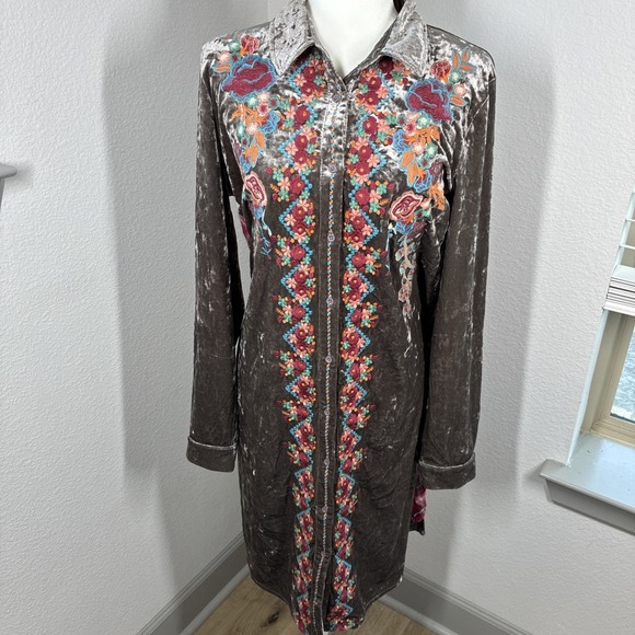 ANDREE BY UNIT Dresses & Skirts - Andree by Unit Velvet Floral Embroidered Front Button Long Sleeve Dress Duster